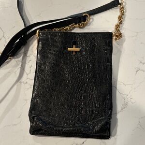 Chic Black Croc-Embossed Crossbody Bag with Gold Chain